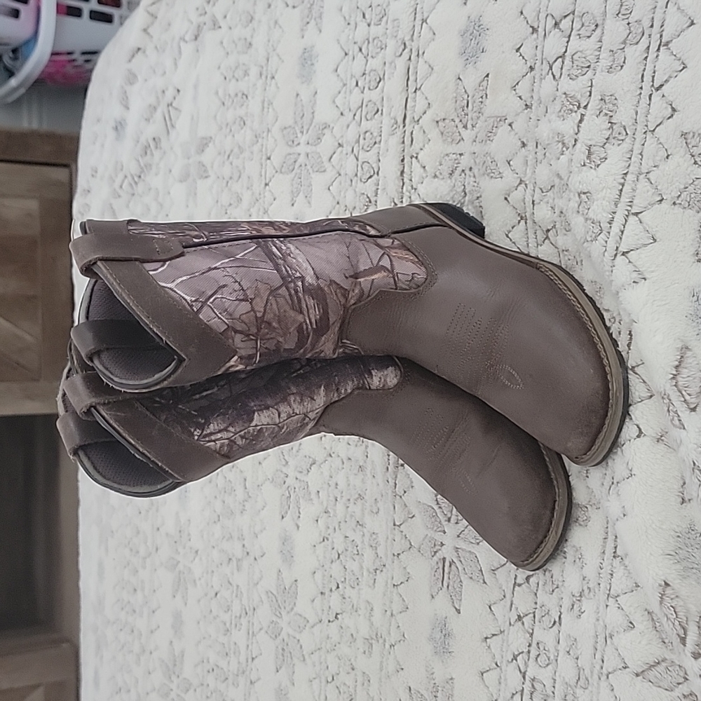 Youth sz 12 camo boots